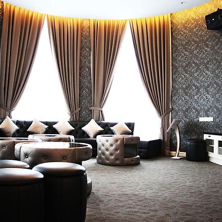 Casa Bianca Hotel Keluang Kültér fotó