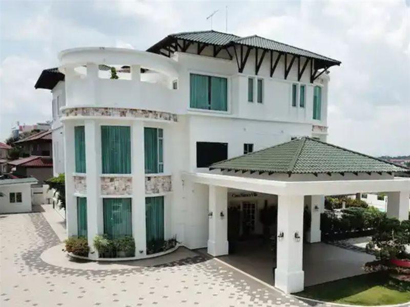 Casa Bianca Hotel Keluang Kültér fotó
