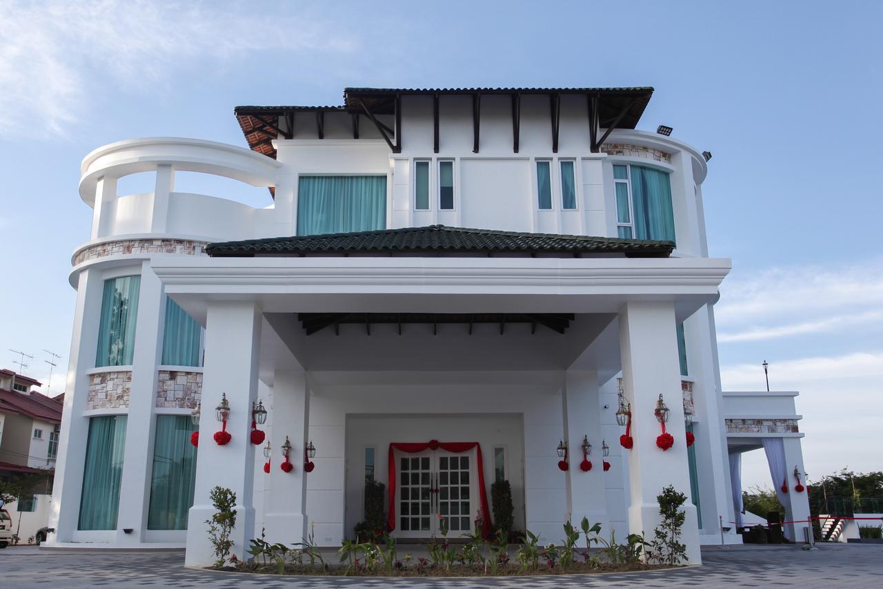 Casa Bianca Hotel Keluang Kültér fotó