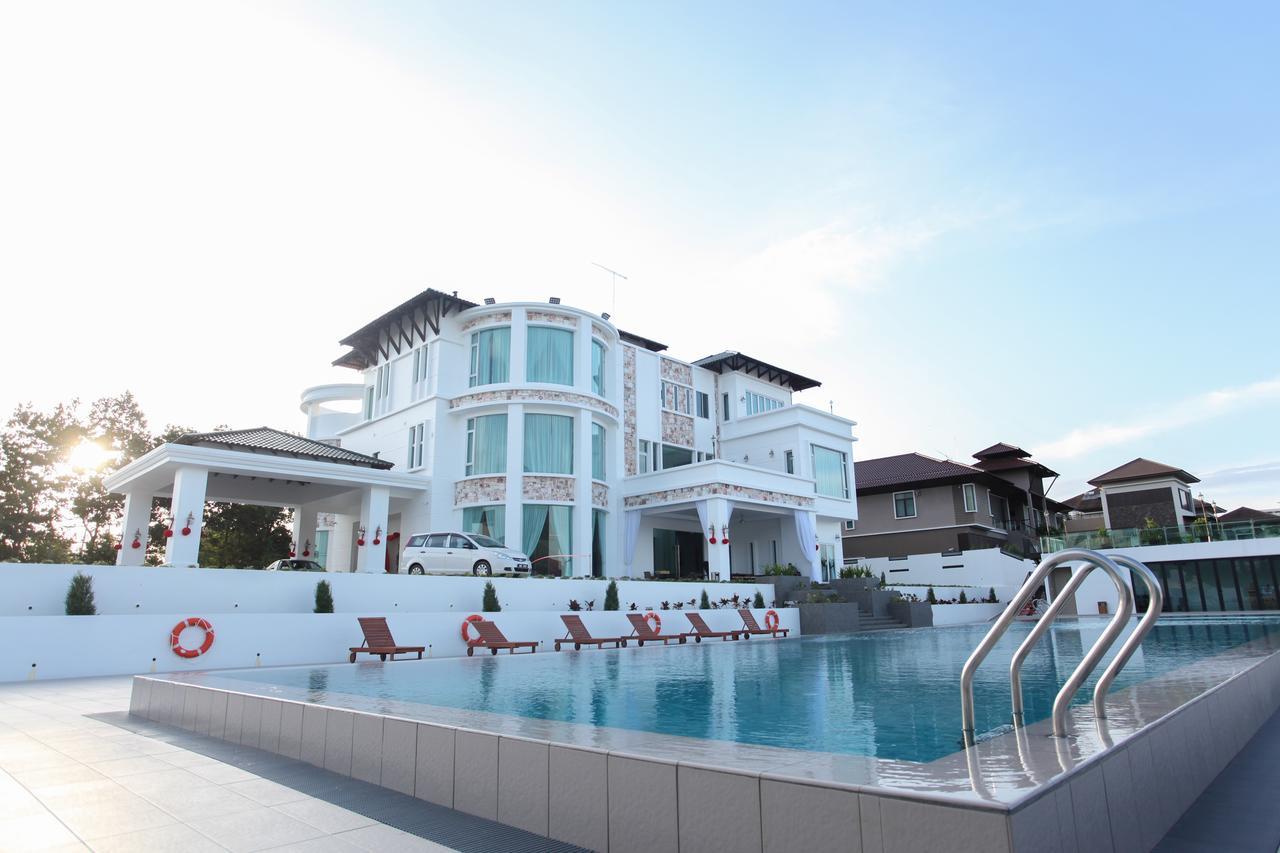 Casa Bianca Hotel Keluang Kültér fotó