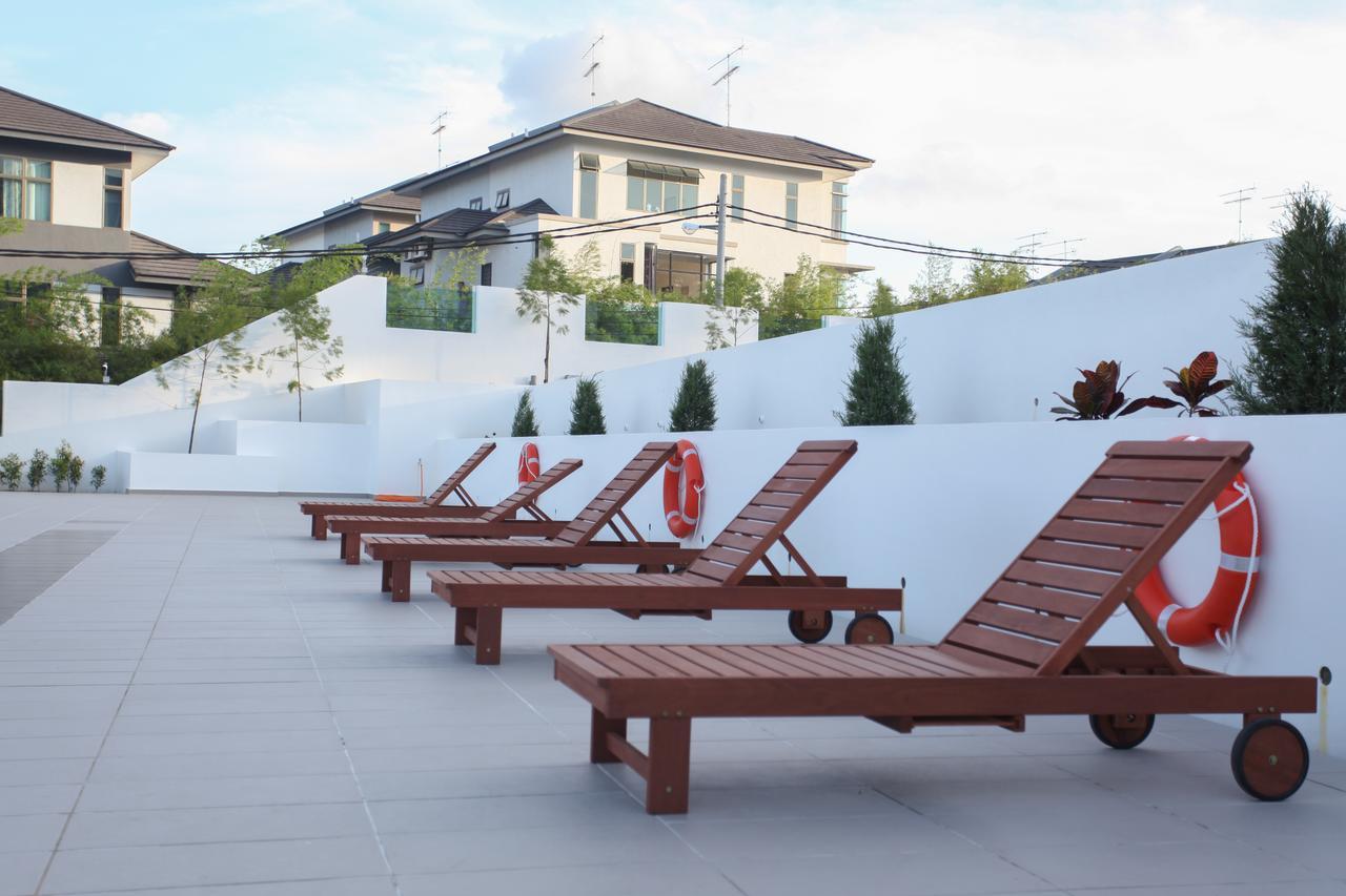 Casa Bianca Hotel Keluang Kültér fotó