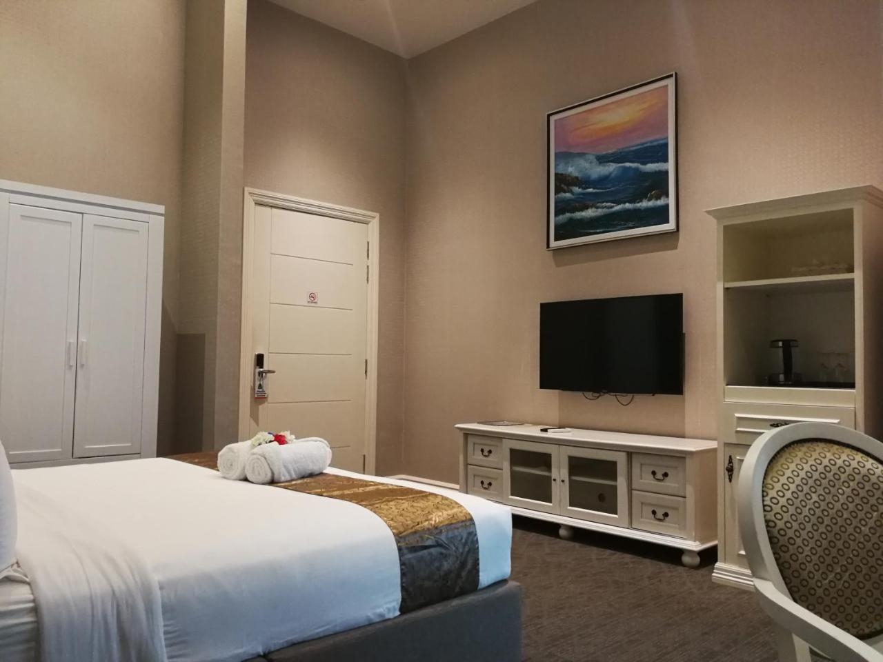 Casa Bianca Hotel Keluang Kültér fotó
