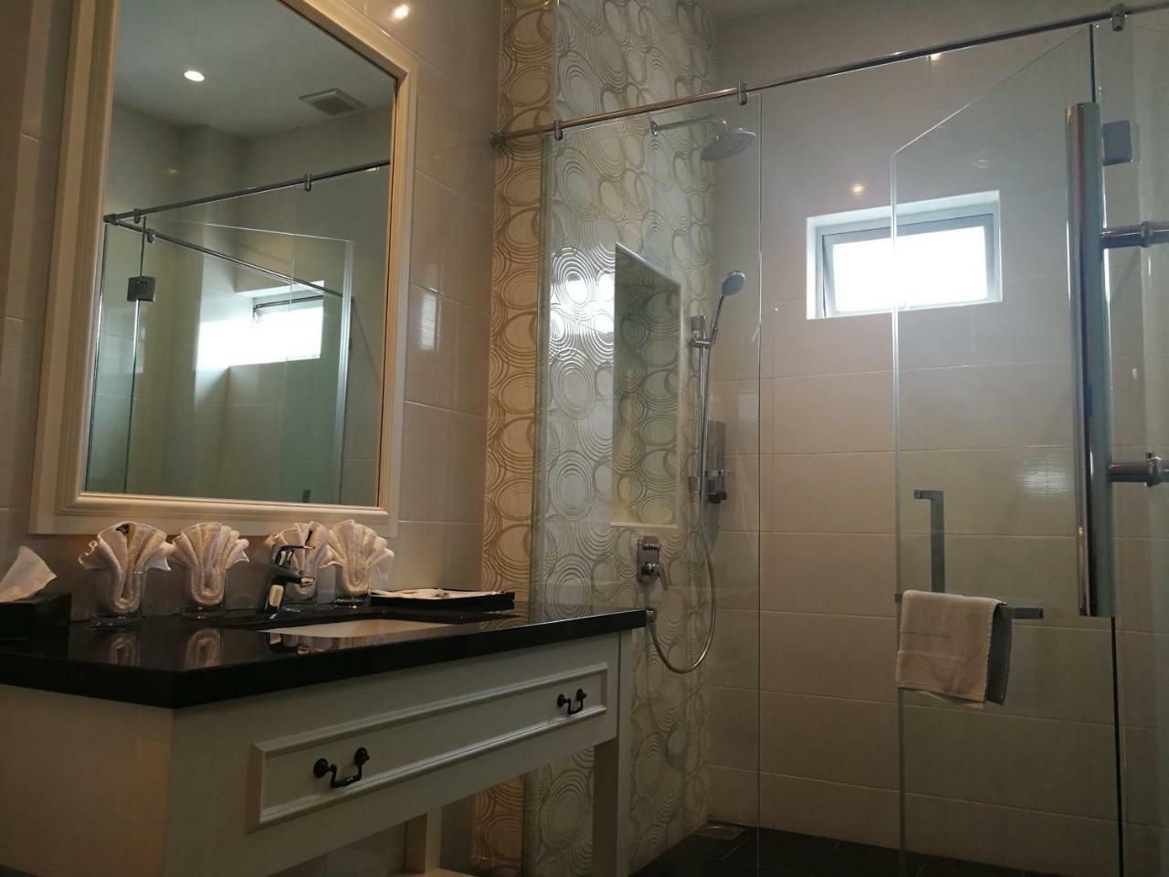 Casa Bianca Hotel Keluang Kültér fotó