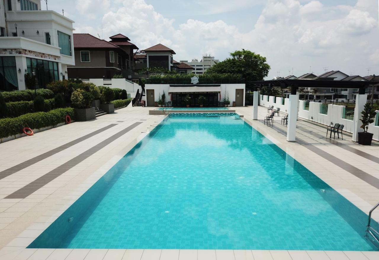 Casa Bianca Hotel Keluang Kültér fotó
