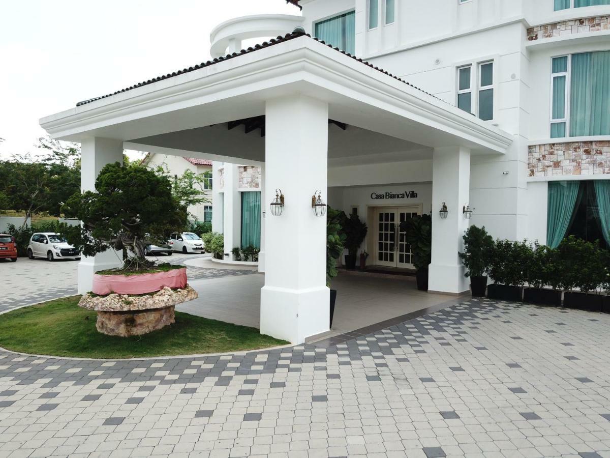 Casa Bianca Hotel Keluang Kültér fotó
