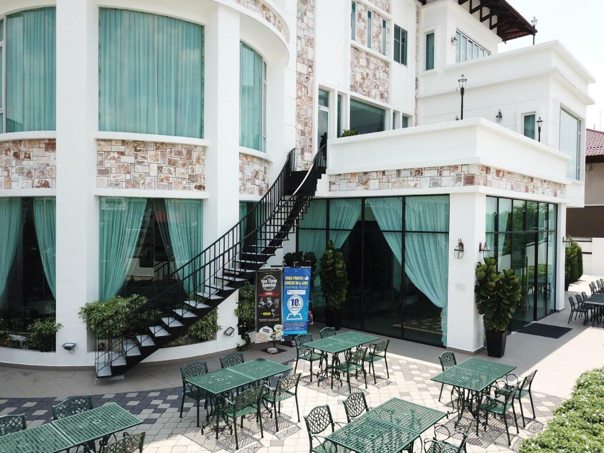 Casa Bianca Hotel Keluang Kültér fotó