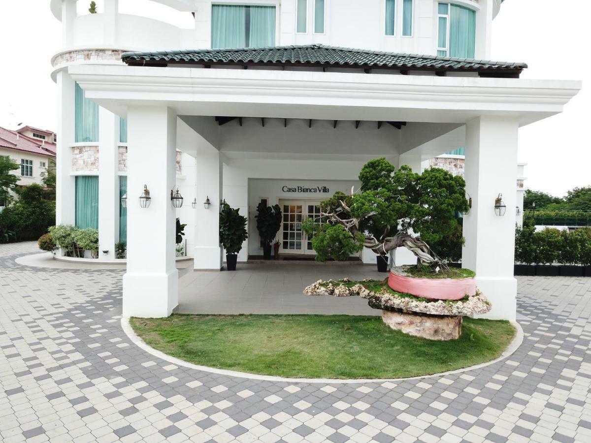 Casa Bianca Hotel Keluang Kültér fotó