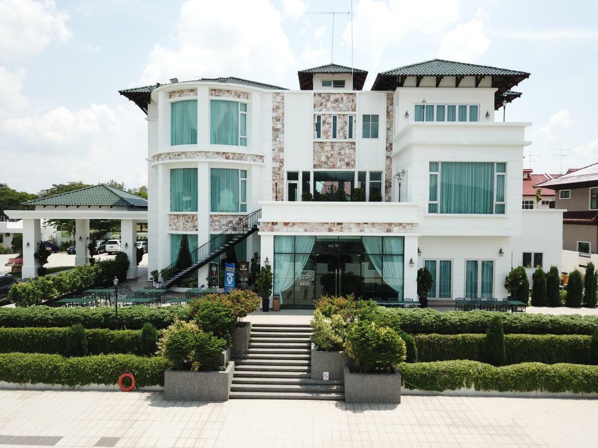 Casa Bianca Hotel Keluang Kültér fotó